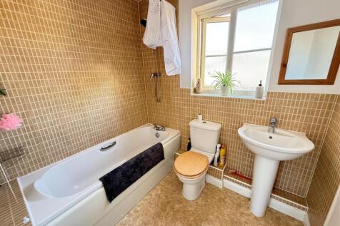 bathroom 3 Edwards.jpg