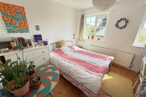 Bedroom one Glou.jpg
