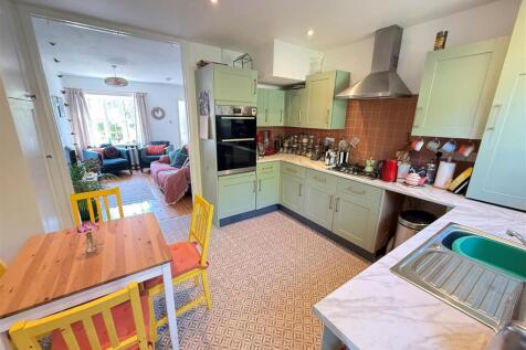 Kitchen Glou.jpg