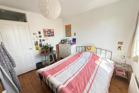 Gloucester bedroom one.jpg