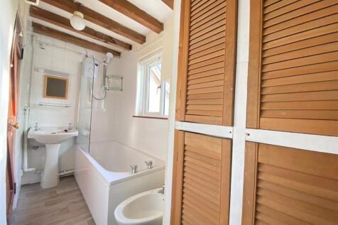 Bathroom hfhhf.jpg