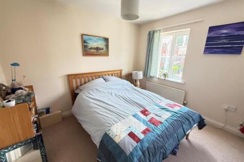 bedroom two gras.jpg