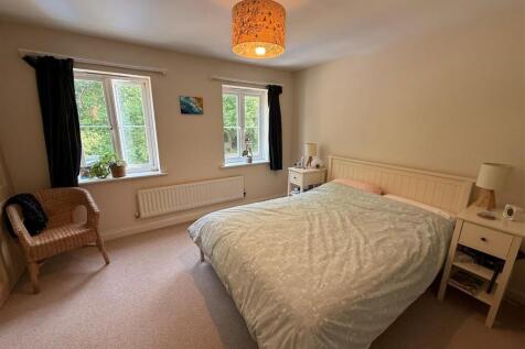 Main bedroom gras lawn.jpg