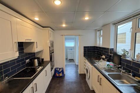 kitchen 1.jpg