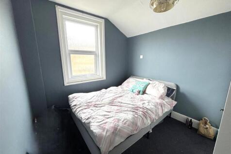 bedroom 3.jpg