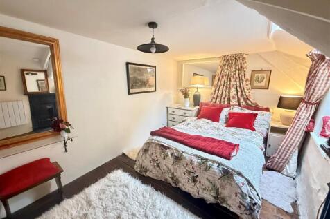 bedroom one neth.jpg