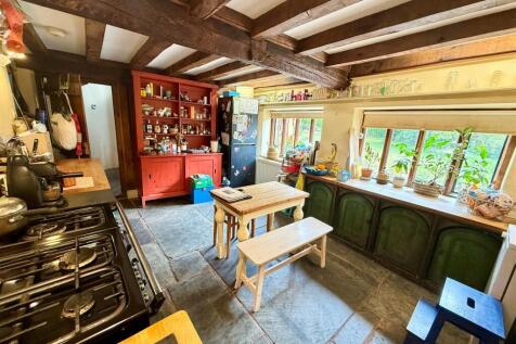 Kitchen East Cottage.jpg