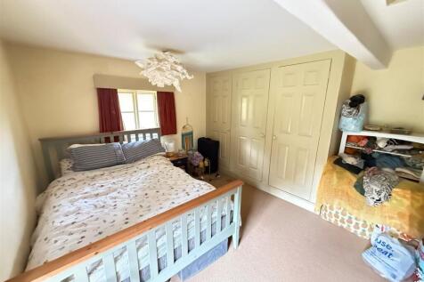 Bedroom one East Cottage.jpg