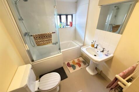 Bathroom v1 East Cottage.jpg