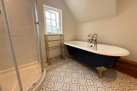chapel road bathromo.jpg
