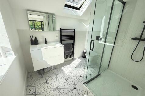 Ensuite Main Bedroom