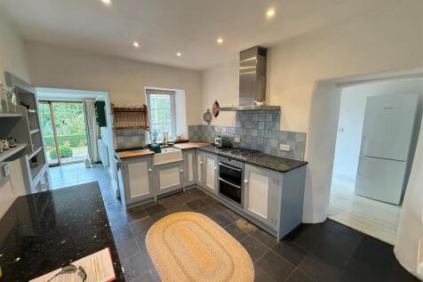 kitchen v8 old post.jpg