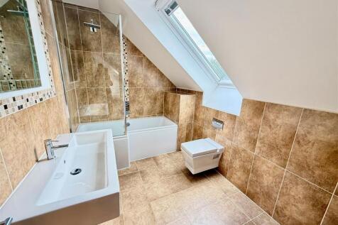 Bathroom The Oak.jpg