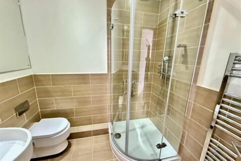 Shower room The Oak.jpg