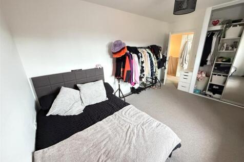 bedroom one g7.jpg
