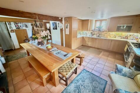 Kitchen dining room.jpg