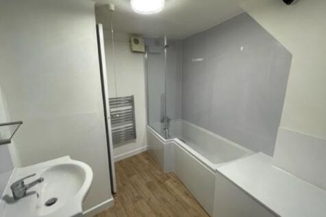 Bathroom (2).jpg