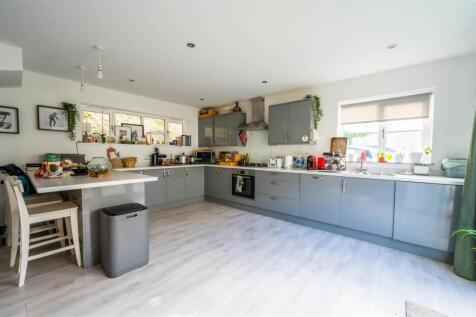 7 Kings Row, Honiton-1.jpg