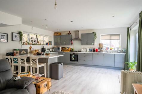 7 Kings Row, Honiton-3.jpg