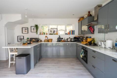 7 Kings Row, Honiton-2.jpg