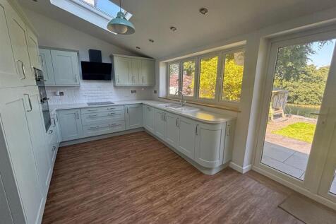kitchen 2.jpg
