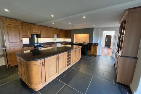 kitchen 2.jpg