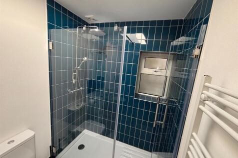 annexe shower.jpg