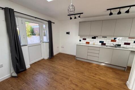 annex kitchen.jpg
