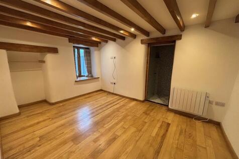 downstairs bedroom.jpg