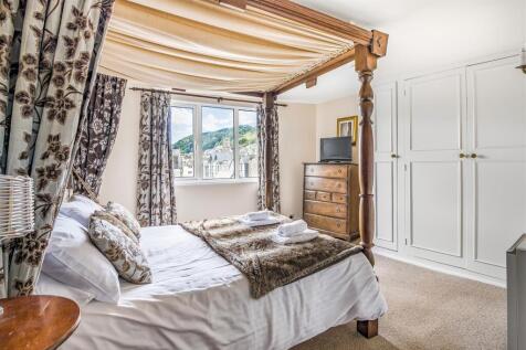 Bedroom 1.jpg