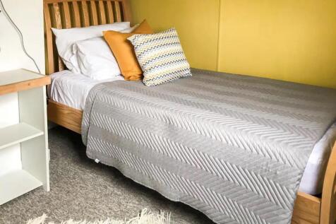 Bed 3.jpg