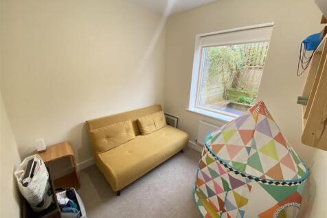 Bedroom 4 / study