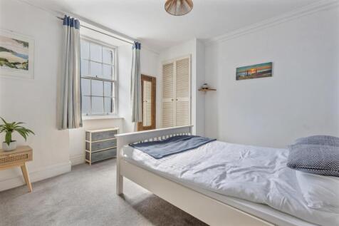 A13 - 16A, Clarence Street Dartmouth - 240916.jpg