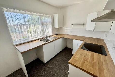 Kitchen 2.jpeg