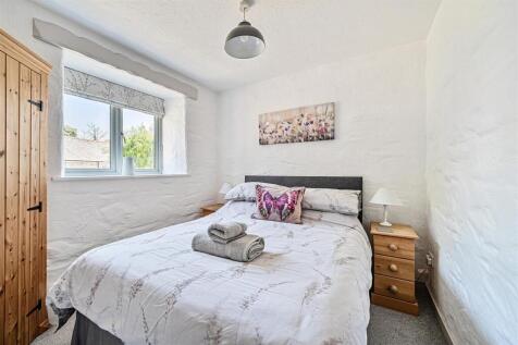Oak bedroom.jpg
