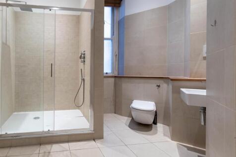 en-suite 2.jpg
