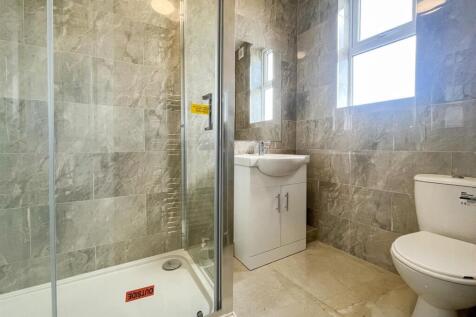 bathroom (1 of 1).jpg