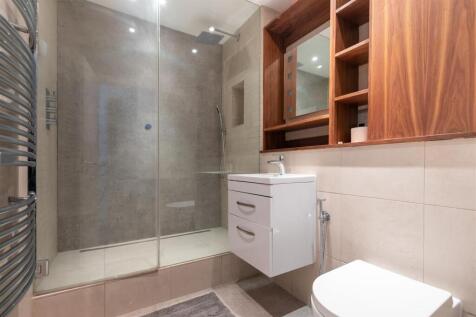 en-suite bathroom.jpg