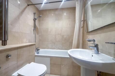 en-suite 2.jpg