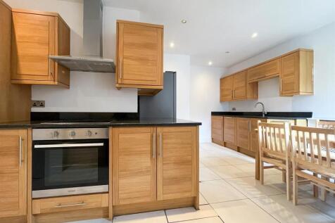 kitchen (1 of 1).jpg