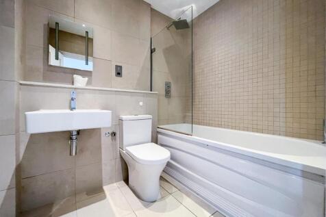 en-suite (1 of 1).jpg