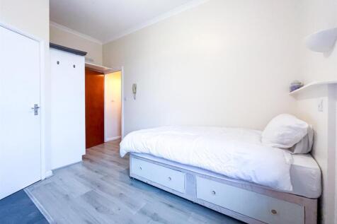 Bed area (1 of 1).jpg