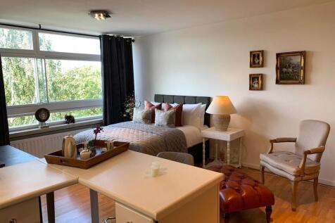 404 Lyndhurst Court Pic 1.jpg