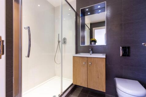 bathroom 1.jpg