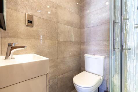 bathroom 2.jpg