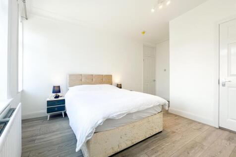 bedroom 1 (1 of 1).jpg