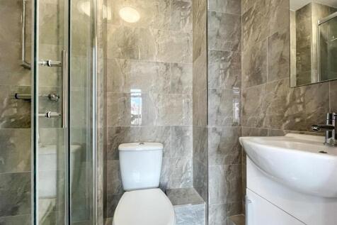 en-suite (1 of 1).jpg