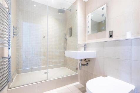 en-suite bathroom (1 of 1).jpg