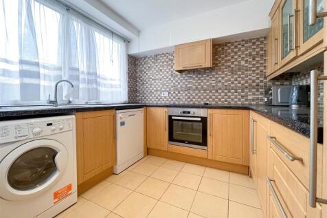 kitchen (1 of 1).jpg