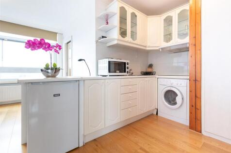 kitchen (1 of 1).jpg
